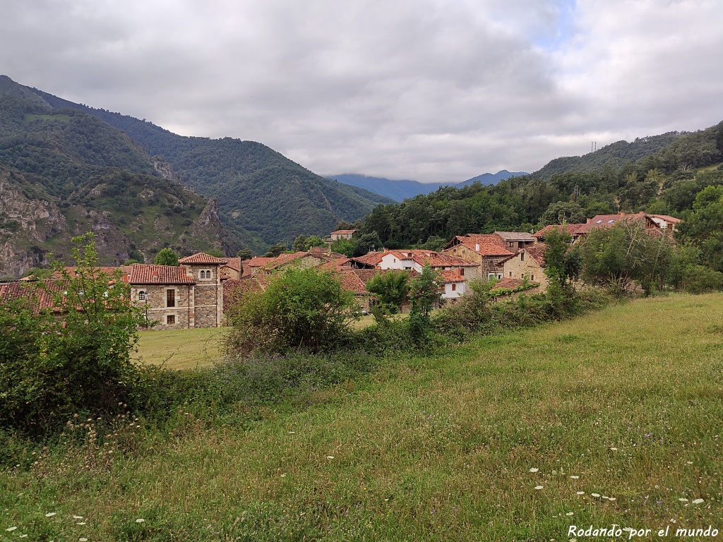 Mogrovejo y ruta Bajo los Picos